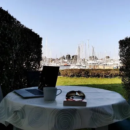 Vue Sur Le Port De Crouesty, A Pied Daire Arzon